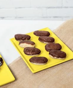 Tablecraft Professional Bakeware Tablecraft CW2104Y 8 1/2" X 6 3/4" X 3/8" Yellow Cast Aluminum Rectangular Cooling Platter