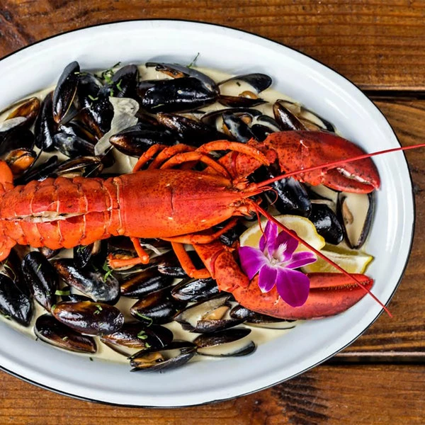 Crow Canyon Home V61BLA Vintage 18" X 13" White Enamelware Oval Platter With Black Rolled Rim - Image 5